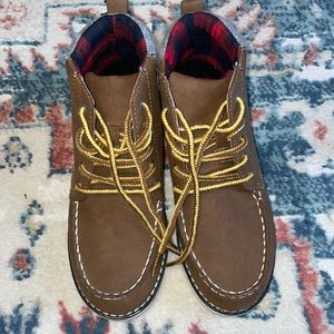 NWT Cat & Jack Boys Boots Sz 2